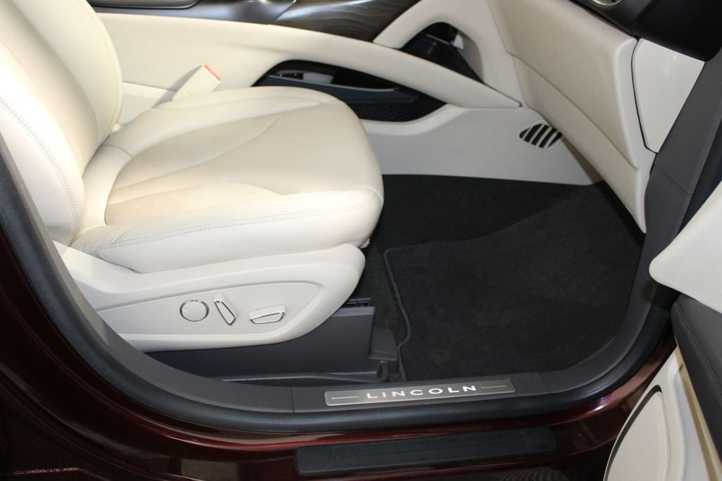 2019 Lincoln Nautilus Select