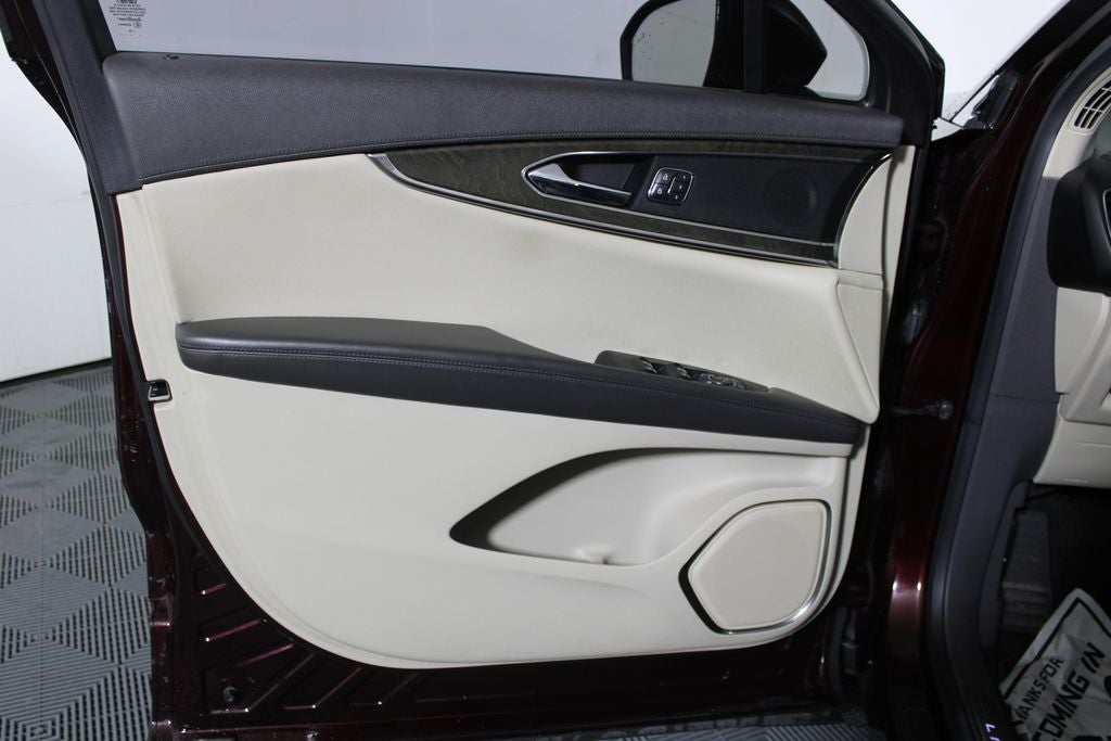 2019 Lincoln Nautilus Select