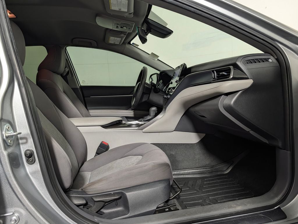 2022 Toyota Camry Hybrid LE