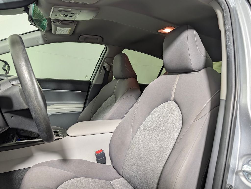 2022 Toyota Camry Hybrid LE