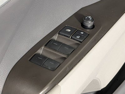 2022 Toyota Camry Hybrid LE