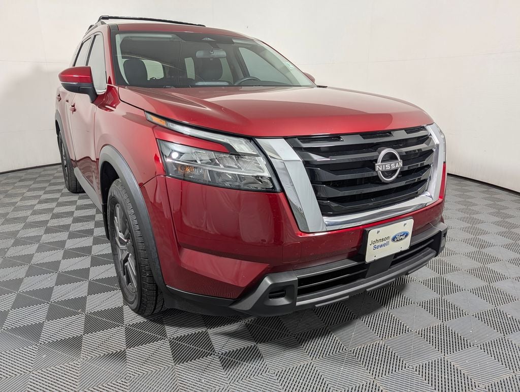 2022 Nissan Pathfinder SV