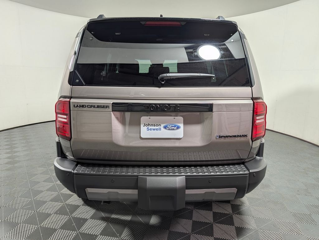 2027 Toyota Land Cruiser Base