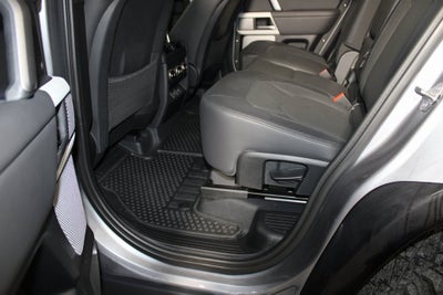 2024 Land Rover Defender 130 X-Dynamic SE