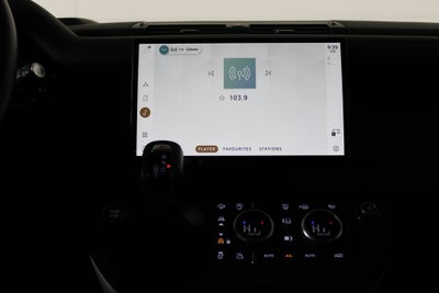 2024 Land Rover Defender 130 X-Dynamic SE