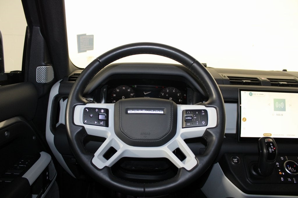 2024 Land Rover Defender 130 X-Dynamic SE