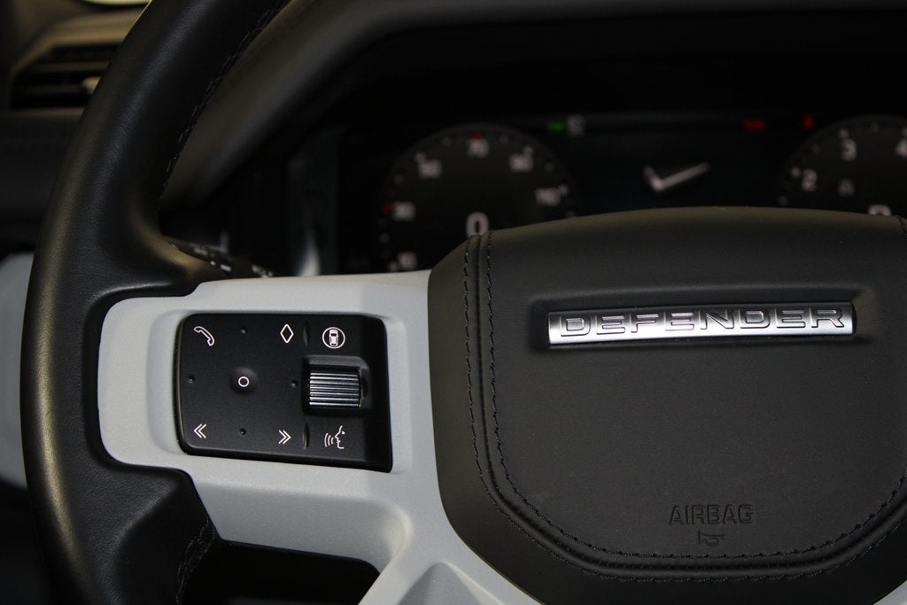 2024 Land Rover Defender 130 X-Dynamic SE