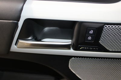 2024 Land Rover Defender 130 X-Dynamic SE