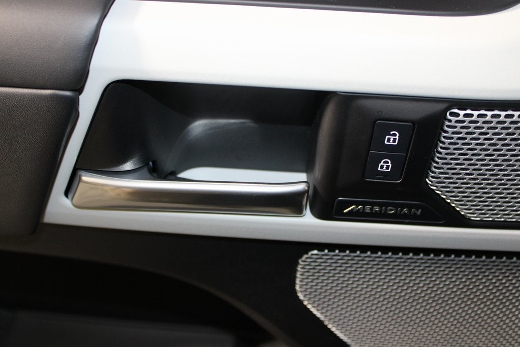 2024 Land Rover Defender 130 X-Dynamic SE