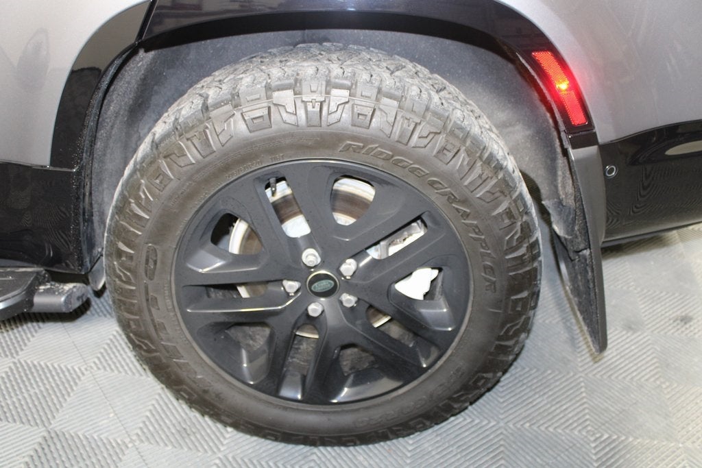 2024 Land Rover Defender 130 X-Dynamic SE