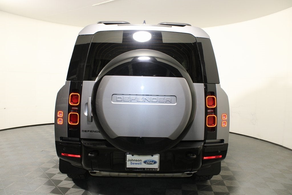 2024 Land Rover Defender 130 X-Dynamic SE