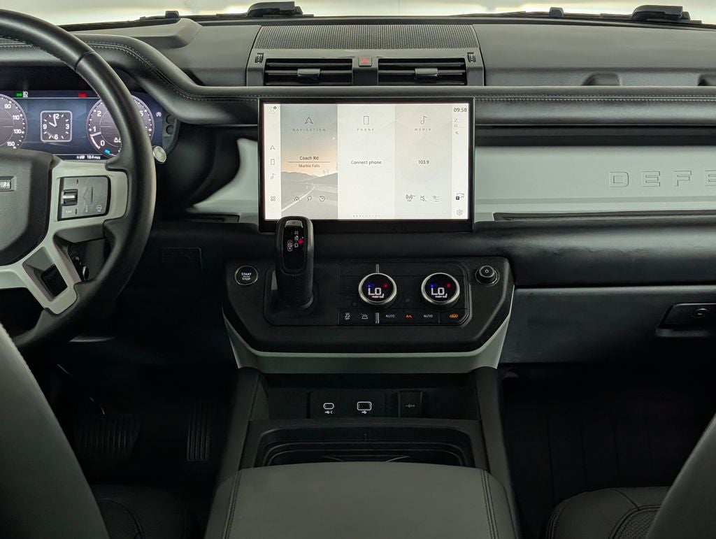 2024 Land Rover Defender 110 SE
