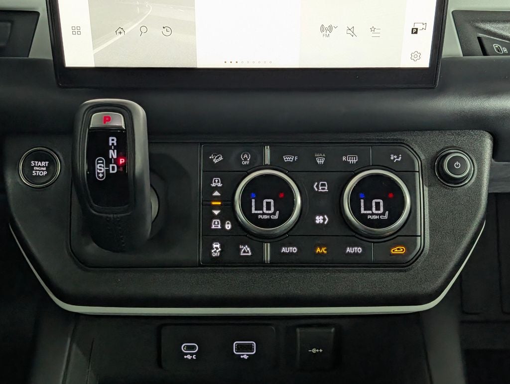 2024 Land Rover Defender 110 SE