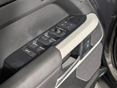 2024 Land Rover Defender 110 SE