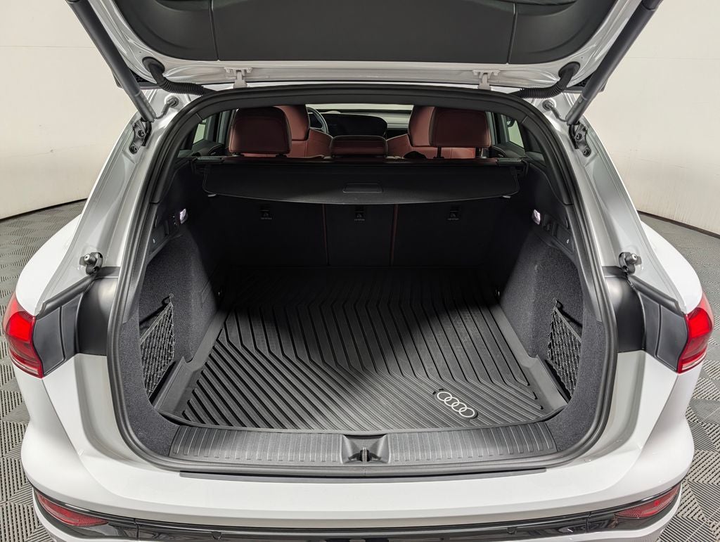 2025 Audi SQ6 e-tron Prestige quattro